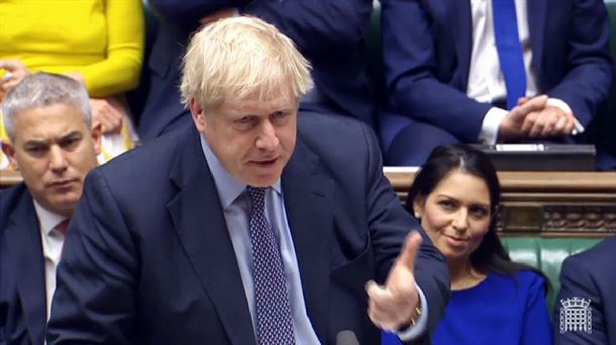 Boris Johnson en el Parlamento británico, ayer.
