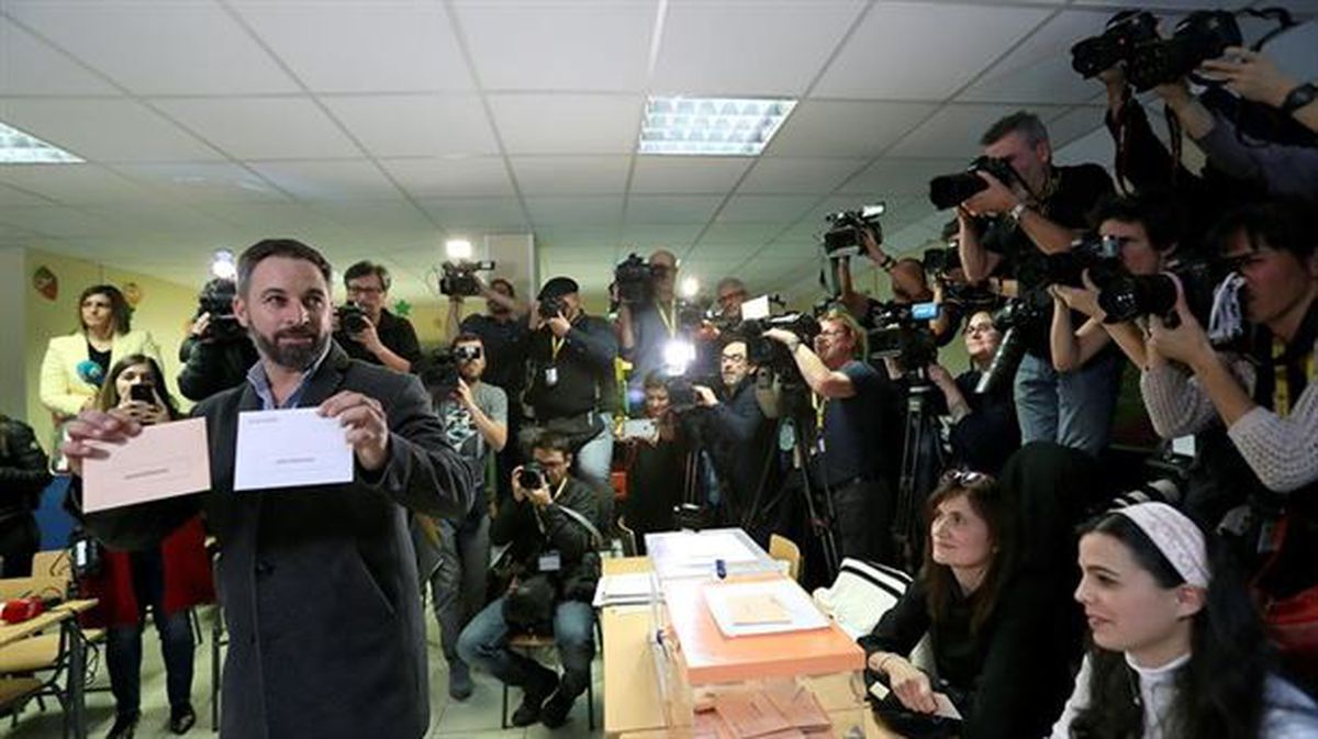 Santiago Abascal en el colegio electoral