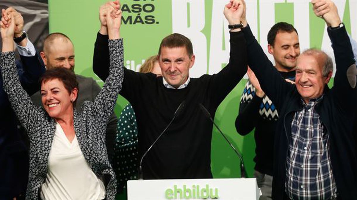EH Bildu celebrando la noche electoral del 10N.