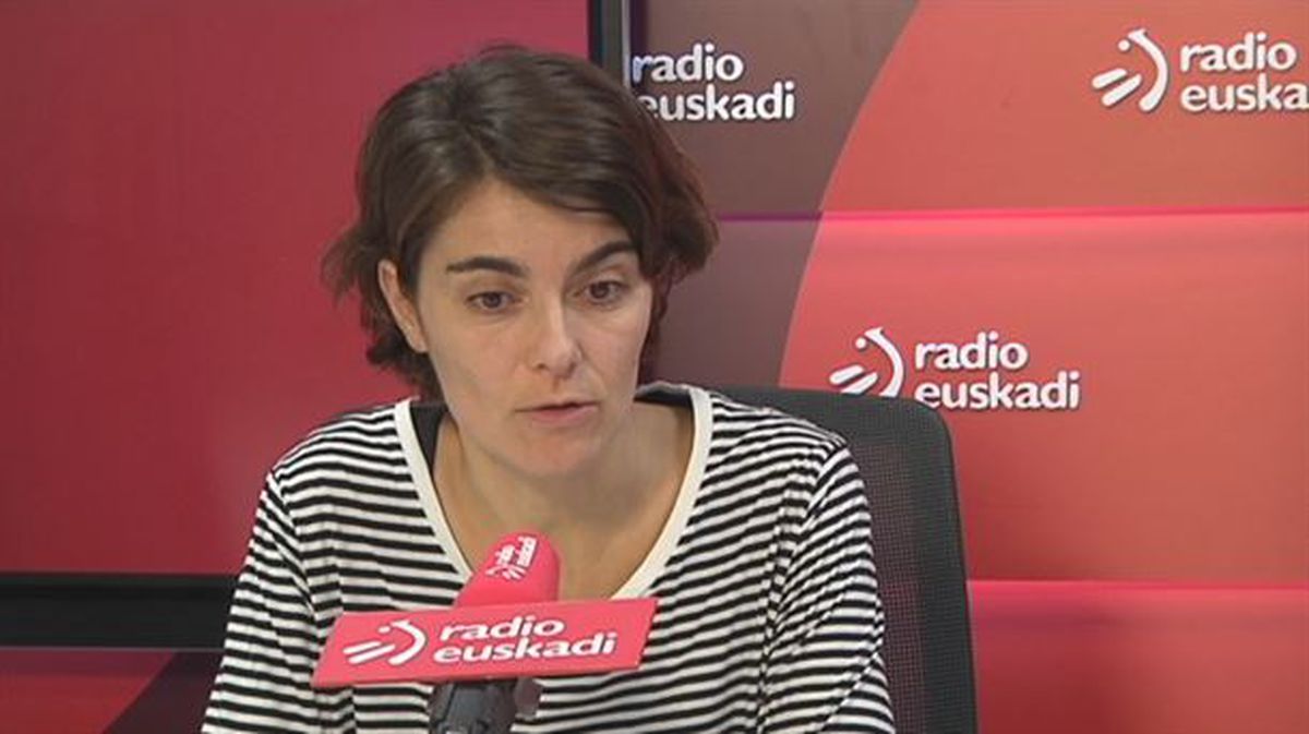 Rosa Martínez en una entrevista en Radio Euskadi.