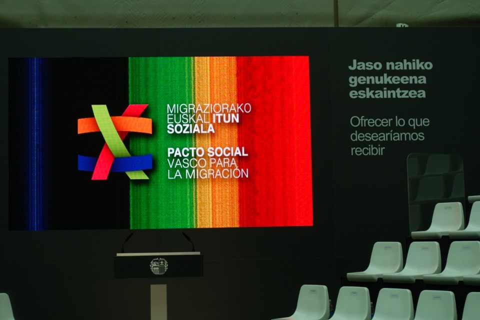 MQP', en el Pacto Social para la Migración, en Lehendakaritza. (Foto: Radio Euskadi)