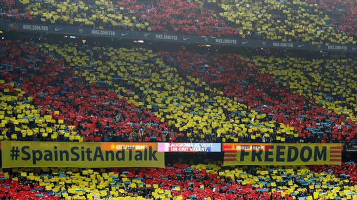 Tsunami Democràtic lleva al Camp Nou su campaña 'Spain, sit and talk'