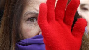 Una mujer durante una protesta contra la violencia machista. Foto de archivo: EFE