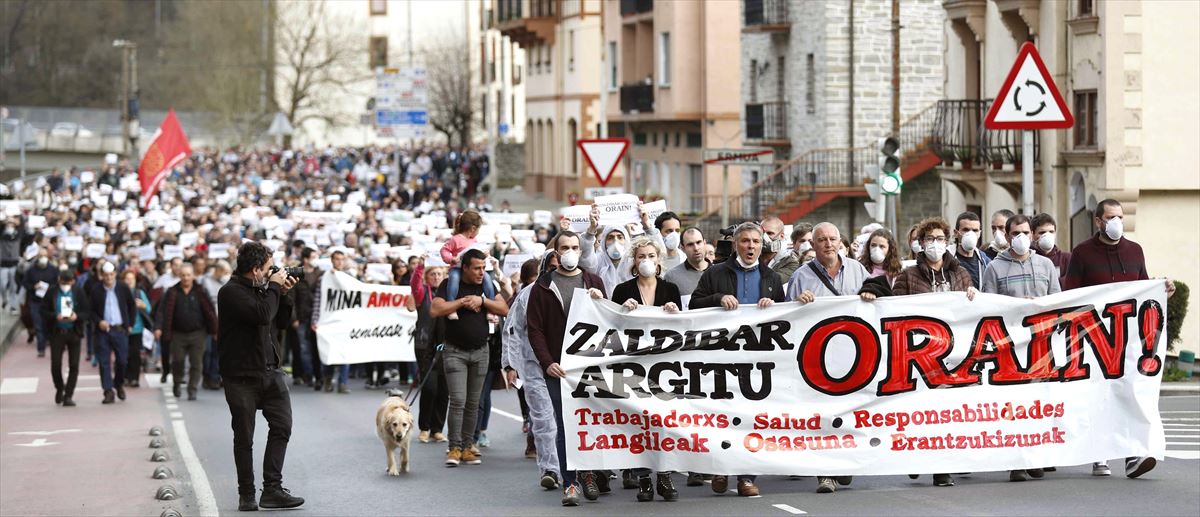 Gran marcha en Zaldibar para exigir que se aclare lo sucedido en el vertedero