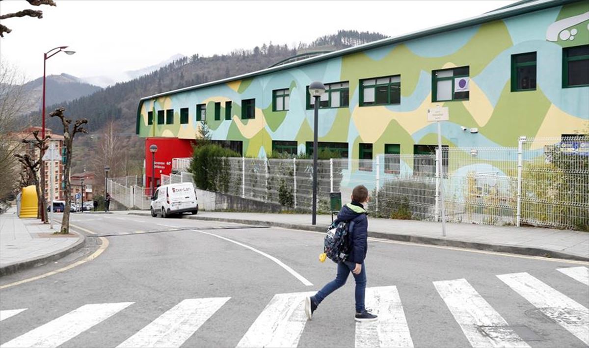 Un colegio en la localidad vizcaína de Ermua. Foto: EFE
