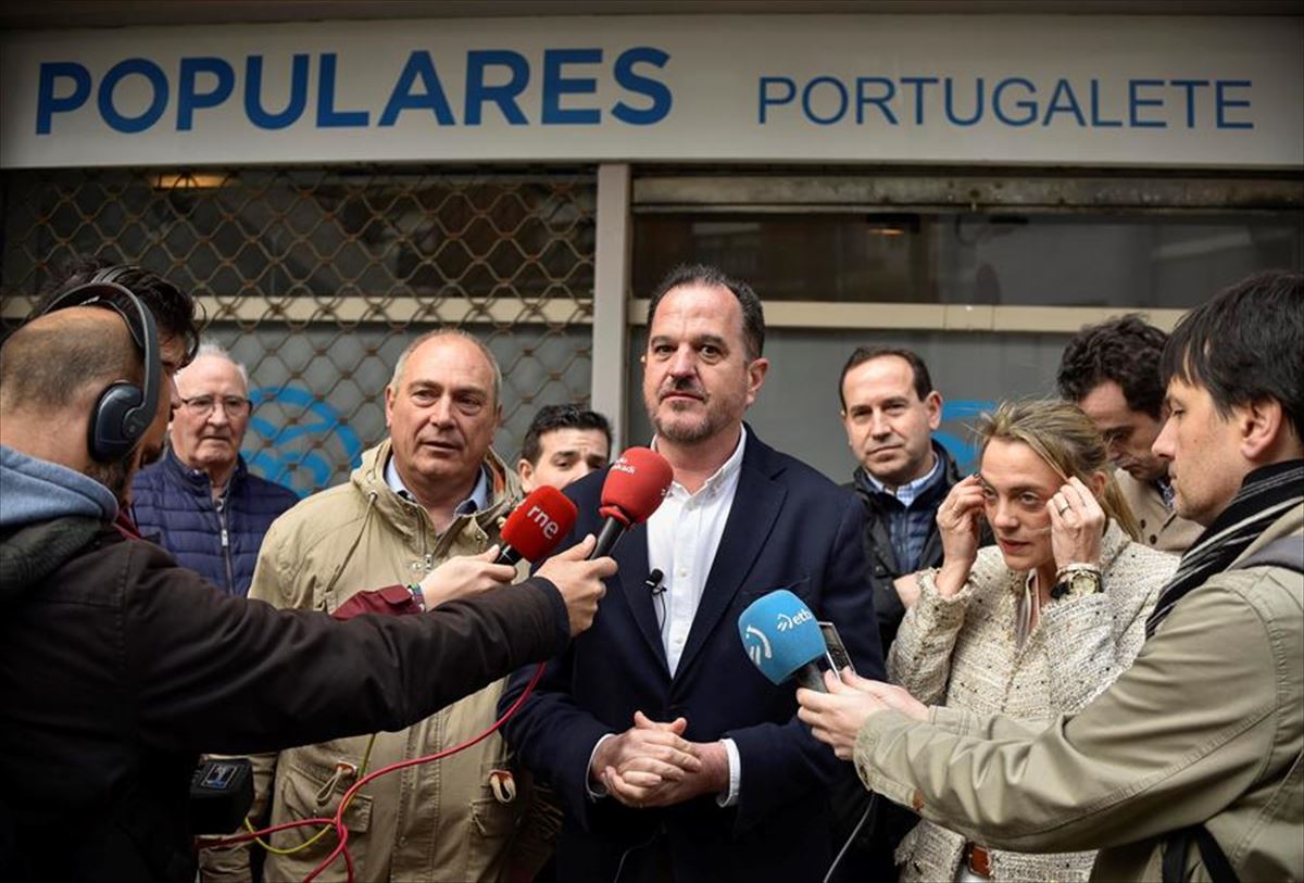 El candidato de la coalición PP+Cs a lehendakari, Carlos Iturgaiz, en Portugalete. Foto: EFE