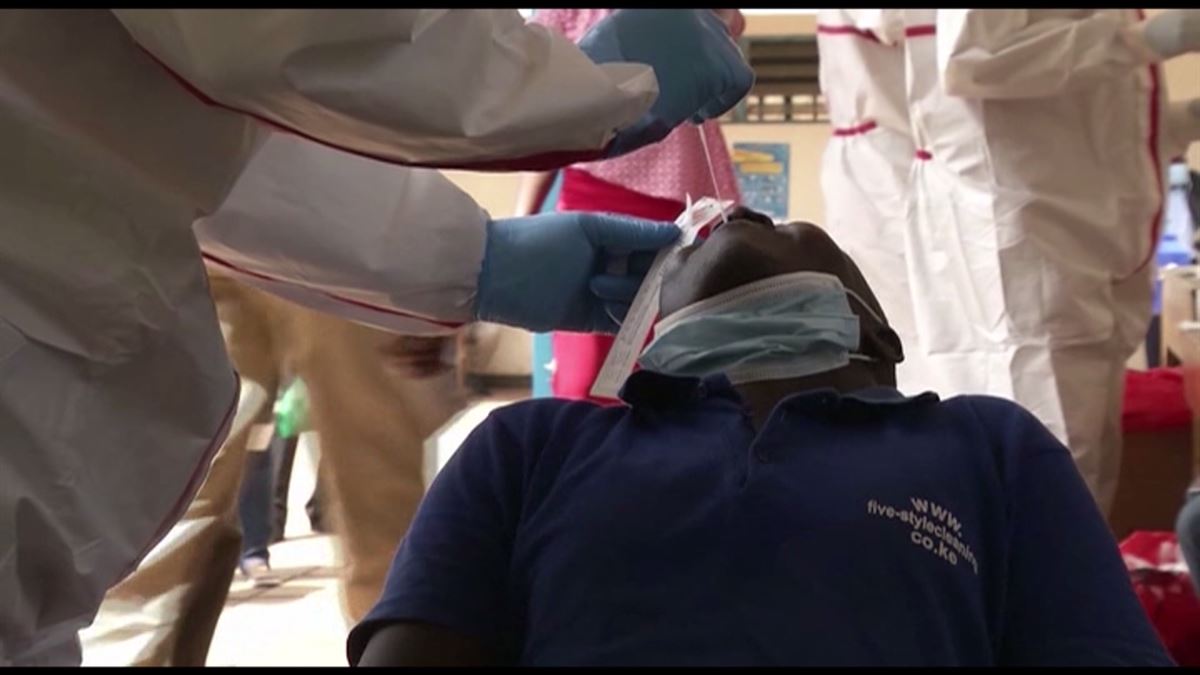 Test del coronavirus, en Kenya.