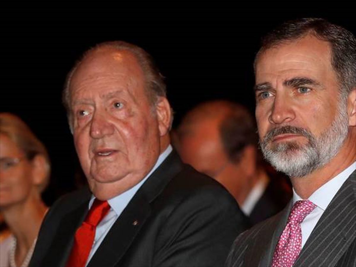 Juan Carlos I y Felipe VI. Foto de archivo: EFE