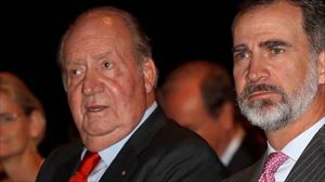 Juan Carlos I.a eta Felipe VI.a. Artxiboko argazkia: EFE
