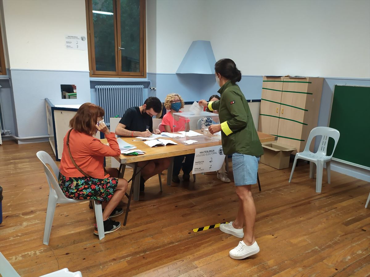 Un colegio electoral de Donostia.