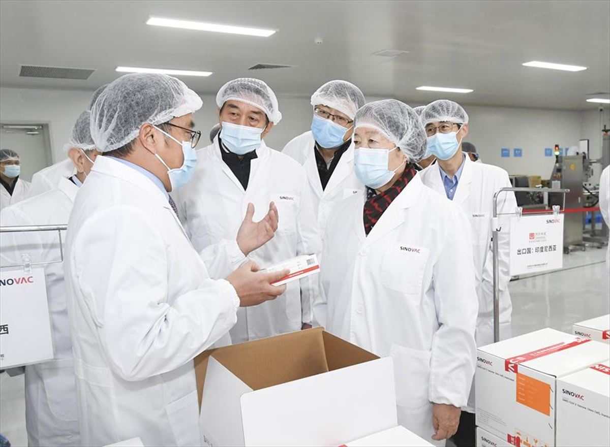 China aprobará la comercialización 600 millones de vacunas en 2020. Foto: EFE