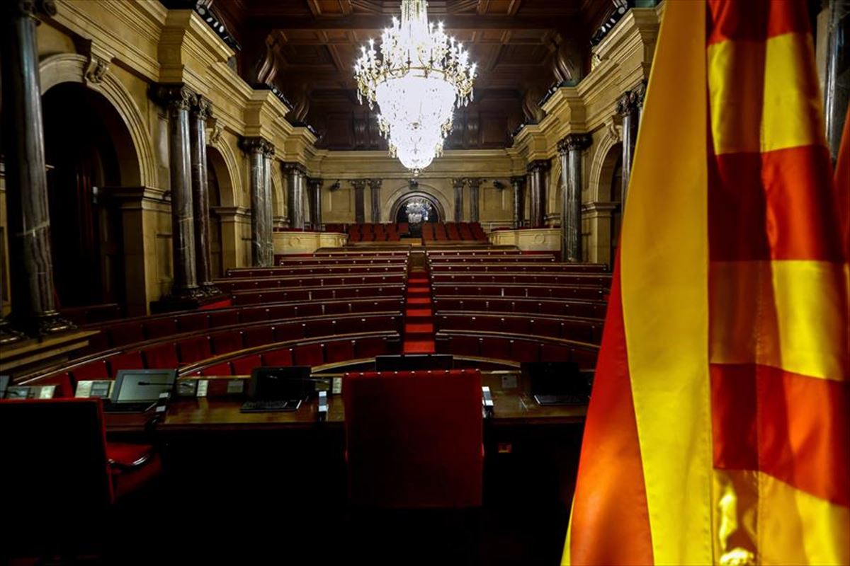 Kataluniako Parlamentua, hutsik. 