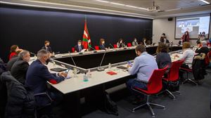 Una reunión de la Mesa de Diálogo Social de Euskadi. Foto de archivo: EFE