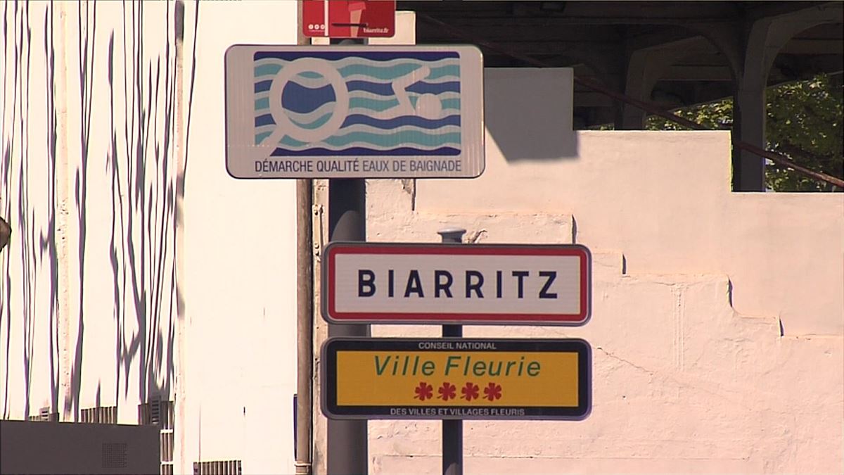 Cartel de señalización de entrada a Biarritz.