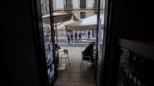 Interior y exterior de un establecimiento de hostelería en Navarra. Foto: Efe