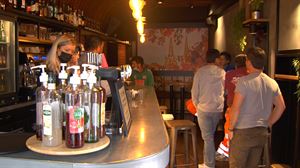 Interior de un bar en Iparralde. Imagen: EITB Media