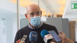 El experto en Salud Pública Rafael Bengoa en Bilbao. Imagen obtenida de un vídeo de EiTB Media.