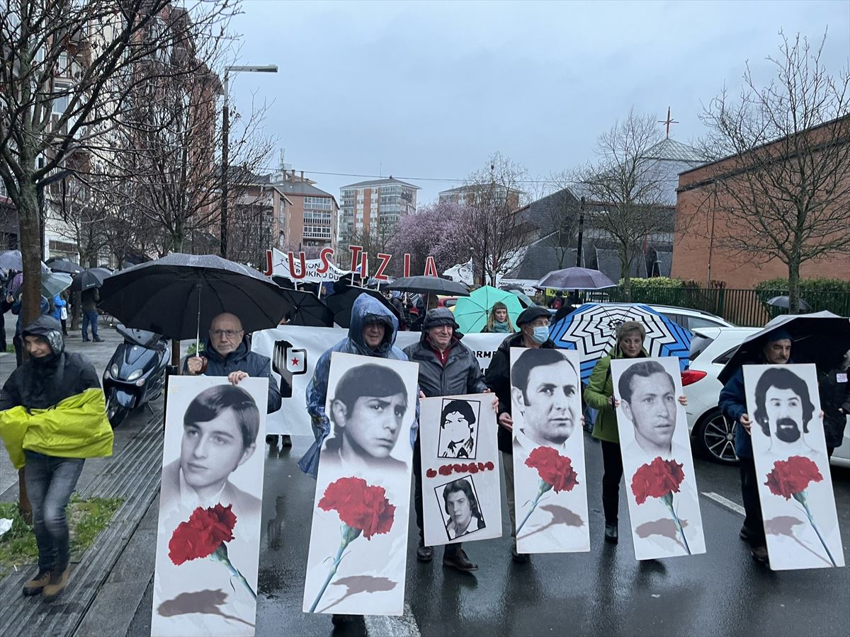 Manifestación en Vitoria-Gasteiz, en recuerdo a las víctimas del 3 de marzo. Foto: Radio Vitoria