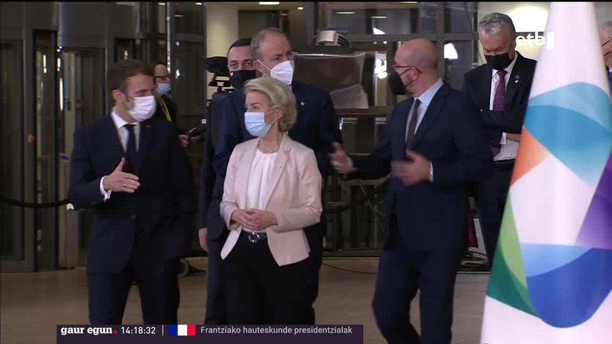 Macron eta Ursula von der Leyen. EITB Mediaren bideo batetik ateratako argazkia.