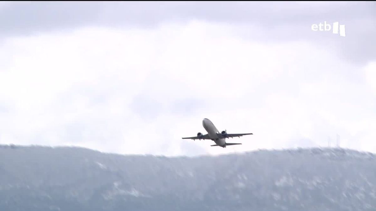 Entrenamientos de vuelo en Foronda. Imagen obtenida de un vídeo de EITB Media