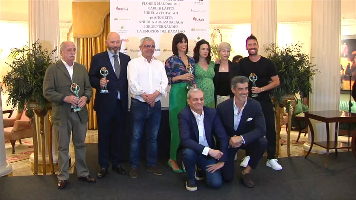 Los premiados. Imagen obtenida de un vídeo de EITB Media.