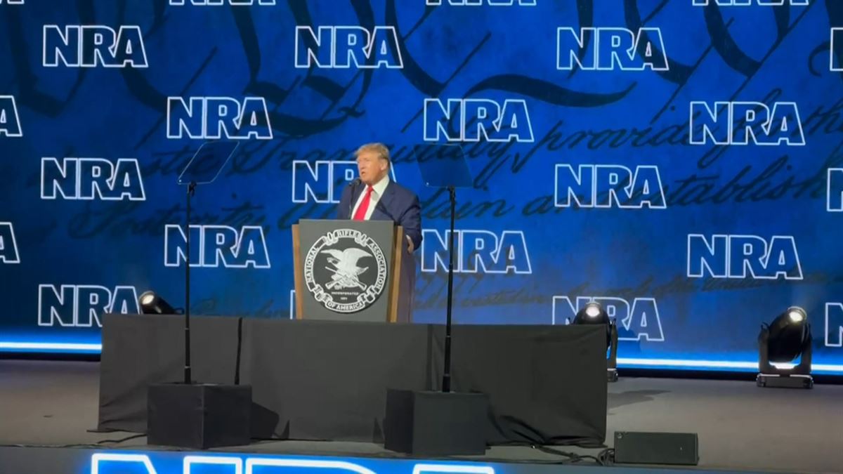 Donald Trump en la convención de la Asociación Nacional del Rifle. Foto: EFE