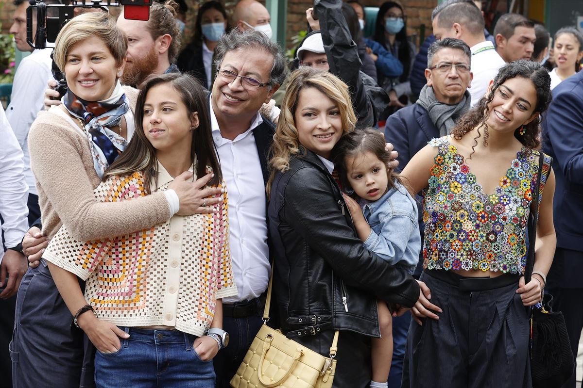 Gustavo Petro con su familia. Foto: EFE