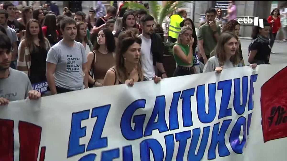 Entre otros, ha participado en la manifestación Maddalen Iriarte, de EH Bildu. Foto: EFE.