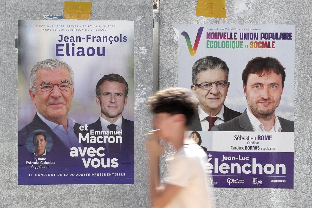 Carteles publicitarios de las elecciones legislativas francesas en Gignac.