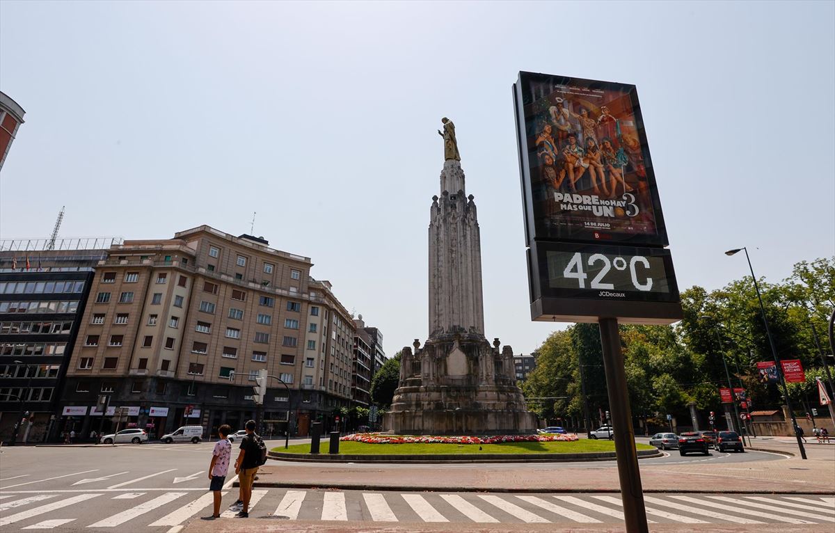 Imagen de un día de calor en Bilbao. Foto de archivo: EFE