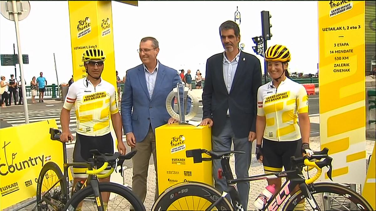 La llegada del trofeo del Tour de Francia a San Sebastián