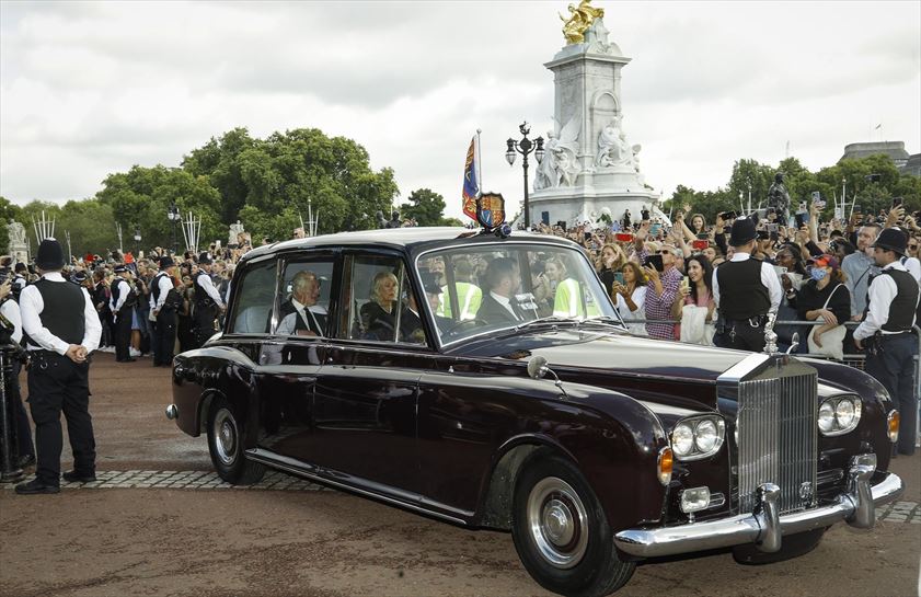 Camila y Carlos III en Buckingham. Foto: EFE