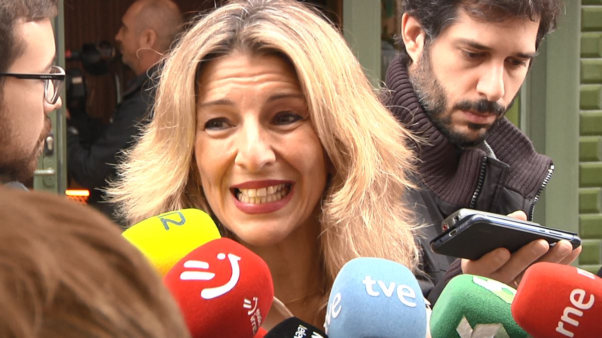 Díaz, responde a los medios en Pamplona. 