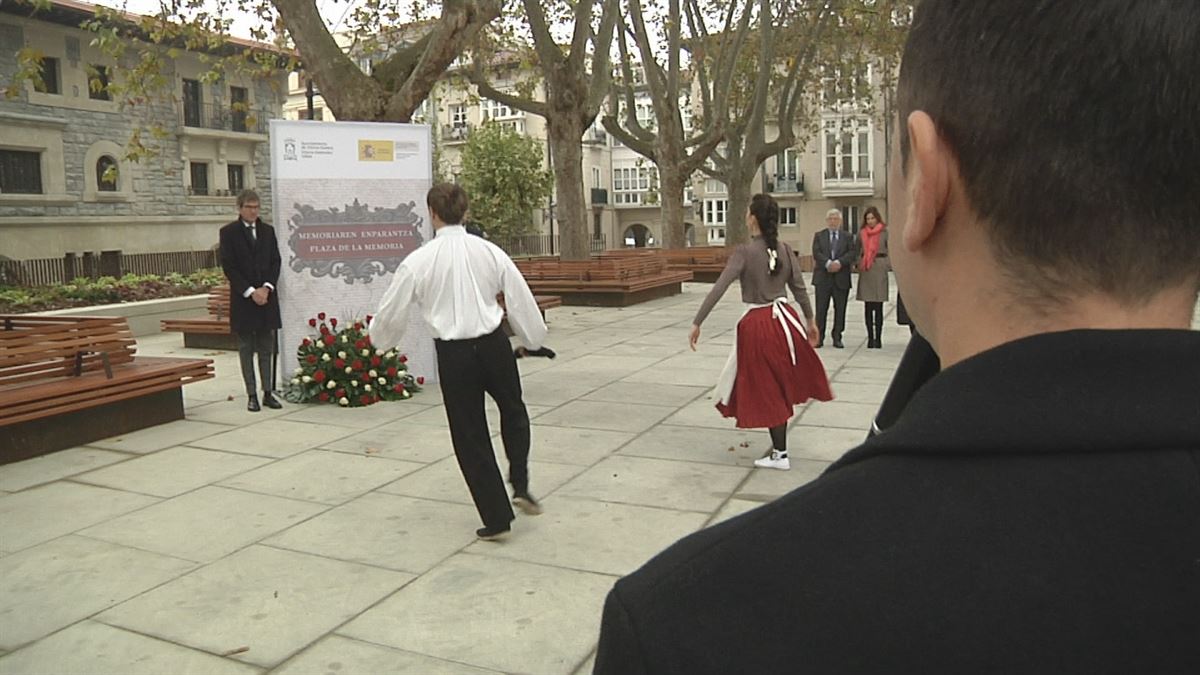 Inauguración de la plaza. Imagen obtenida de un vídeo de EITB Media.