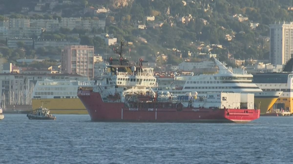 El "Ocean Viking" llega a Francia. Imagen obtenida de un vídeo de Agencias.