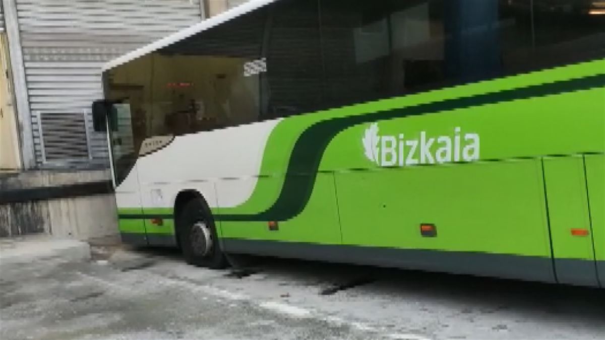 Bizkaibus konpainiaren autobus baten artxiboko irudia
