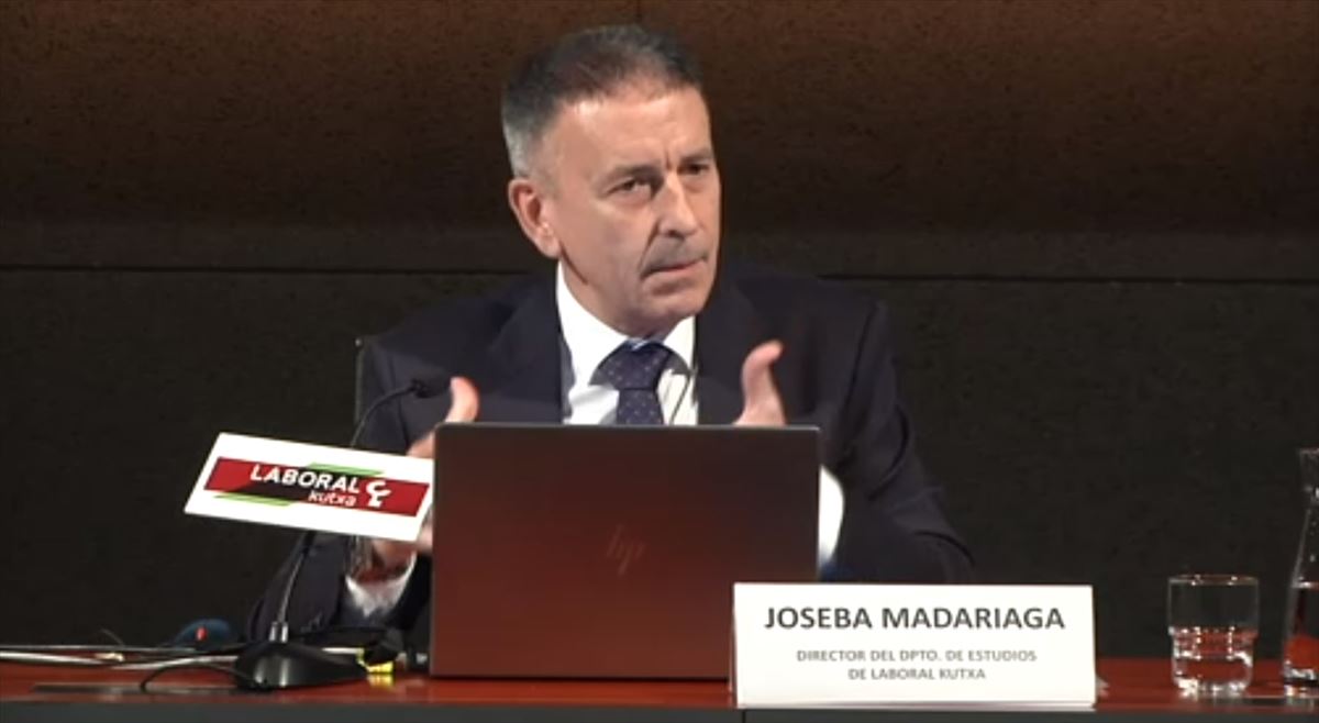 Joseba Madariaga, de Laboral Kutxa, en la presentación. Foto obtenida de un vídeo de EITB Media.