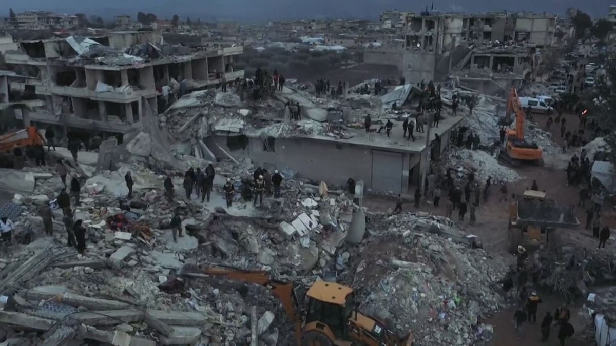 Turquía y Siria elevan a más de 8700 el balance de muertos por los terremotos