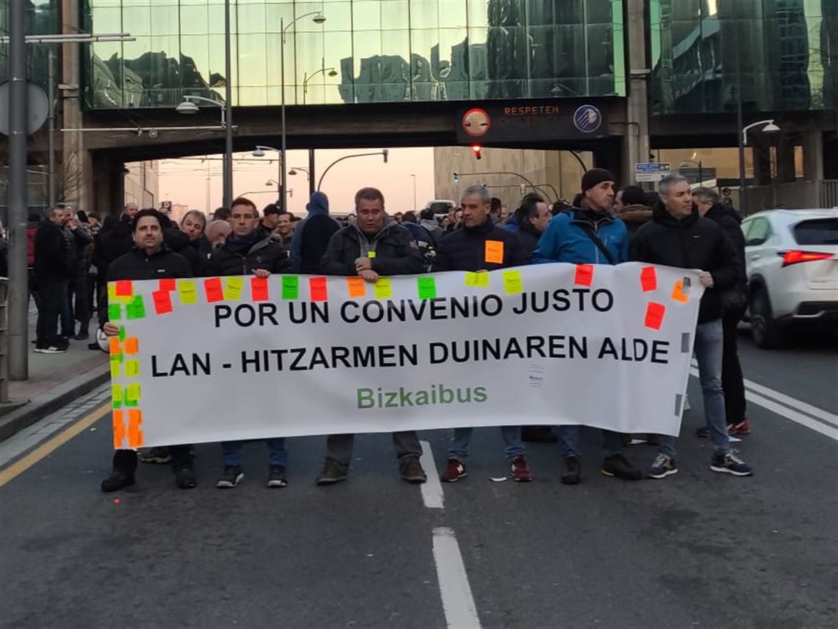 Protesta de la plantilla de Bizkaibus, en Bilbao, el pasado febrero. Foto: EITB Media