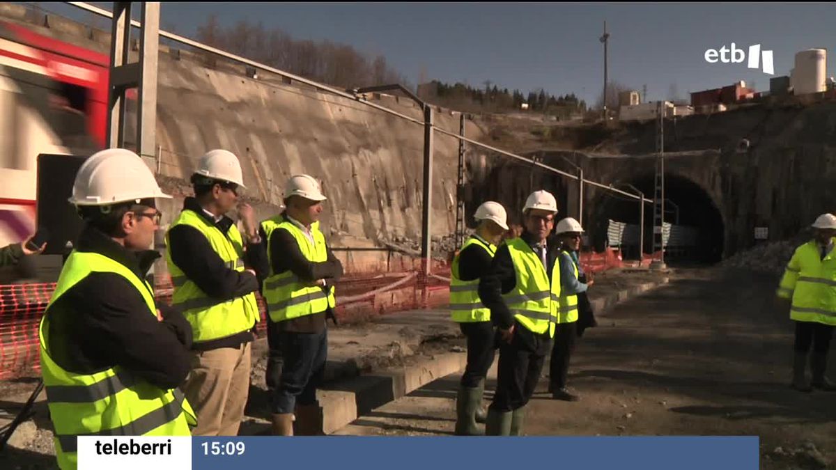 Visita de la autoridades a las obras. Imagen obtenida de un vídeo de EITB.