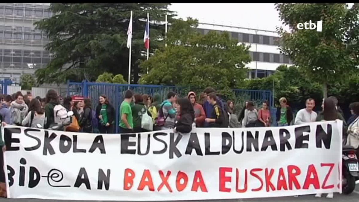 Brebeta euskaraz, protesta Bordelen, 2018an. EITB Media. 