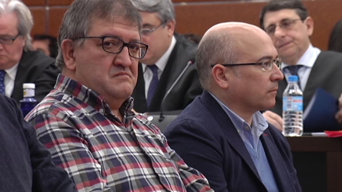 Aitor Tellería (izda), durante el juicio. EITB Media. 