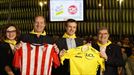 Elantxobe y Prudhomme con la camiseta del Athletic; Uriarte y Aburto, con el maillot amarillo del Tour. Foto:EFE