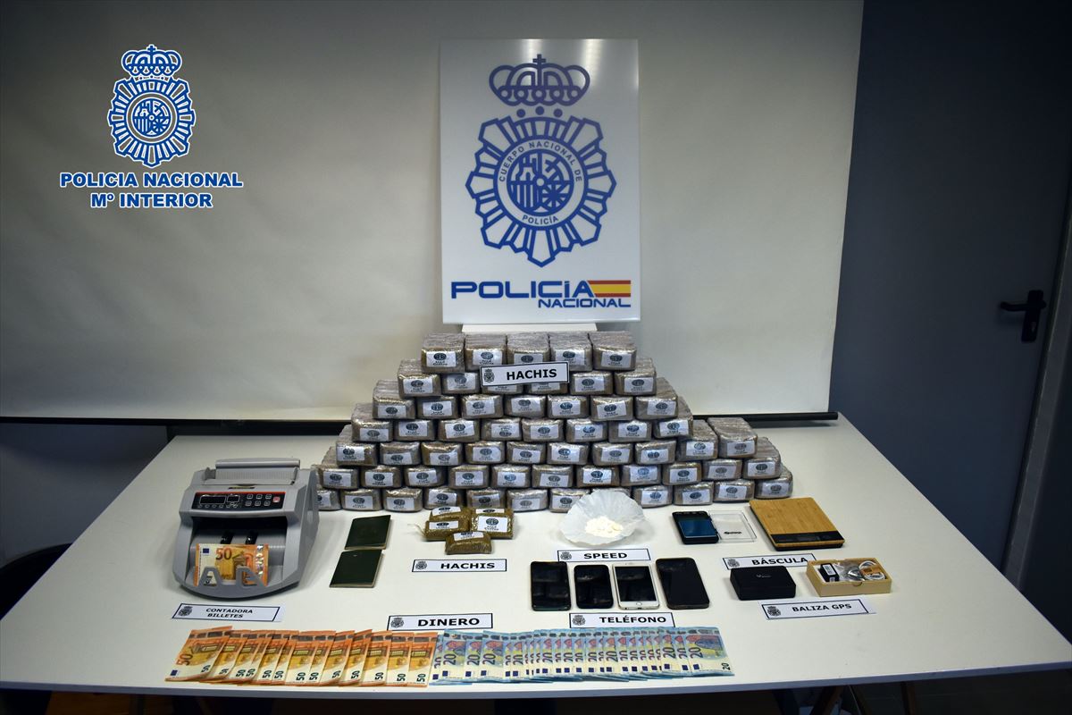 20230411130202 operacionsantiagodrogahac amp w1200 - Tres personas detenidas por transportar hachís desde Málaga a Oiartzun y distribuir la droga en Gipuzkoa