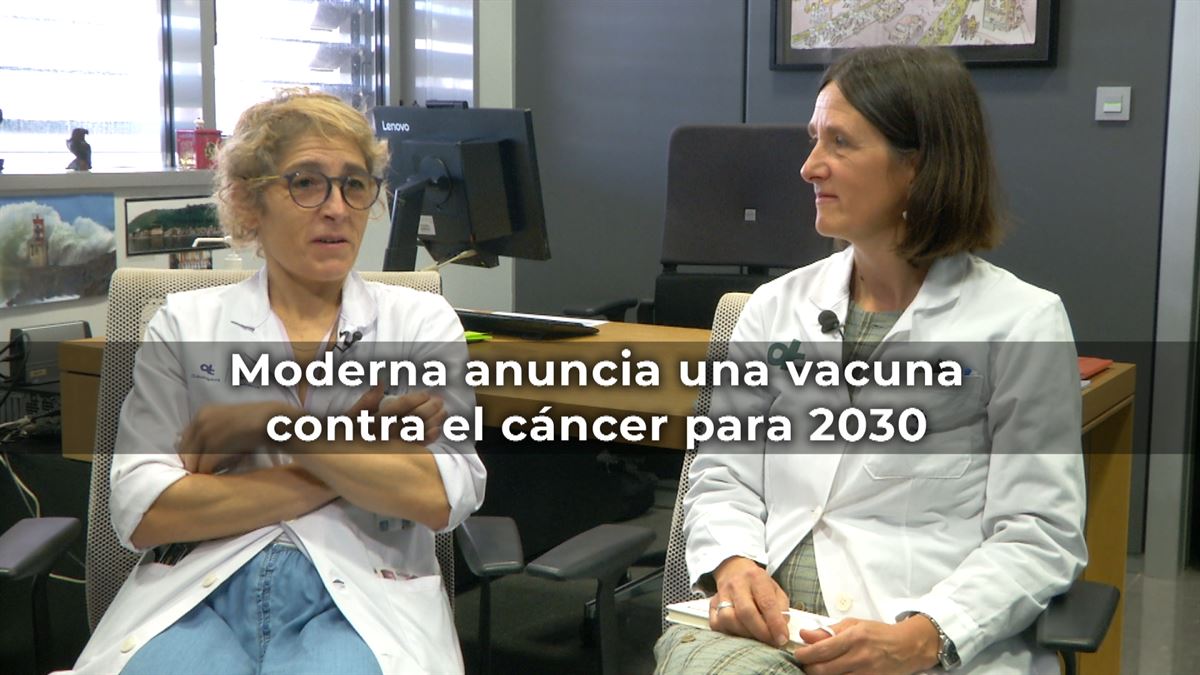 Larraitz Egaña, oncóloga del Hospital Donostia e Izaskun Zeberio, hematóloga
