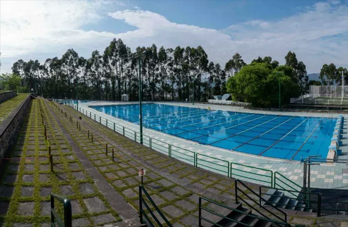 Una piscina de verano que podría verse afectada por la huelga indefinida. Foto: @LABbilbo