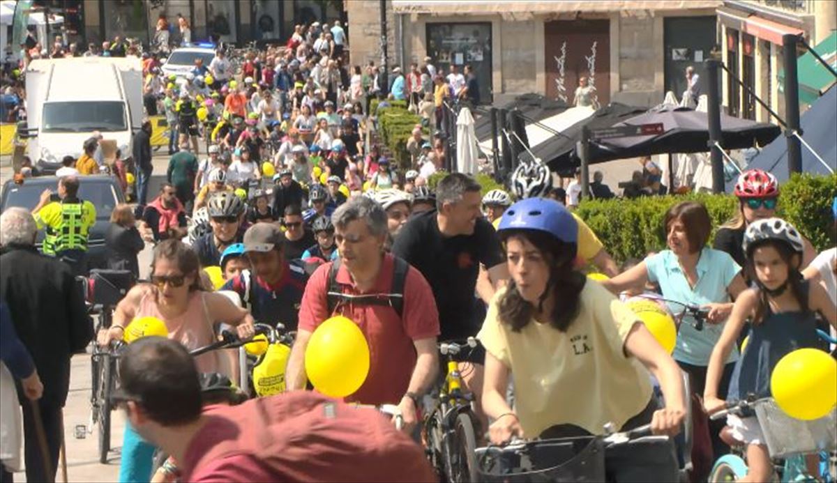 BiziTour, la fiesta de la bicicleta popular y en familia. Foto obtenida de un vídeo de EITB Media