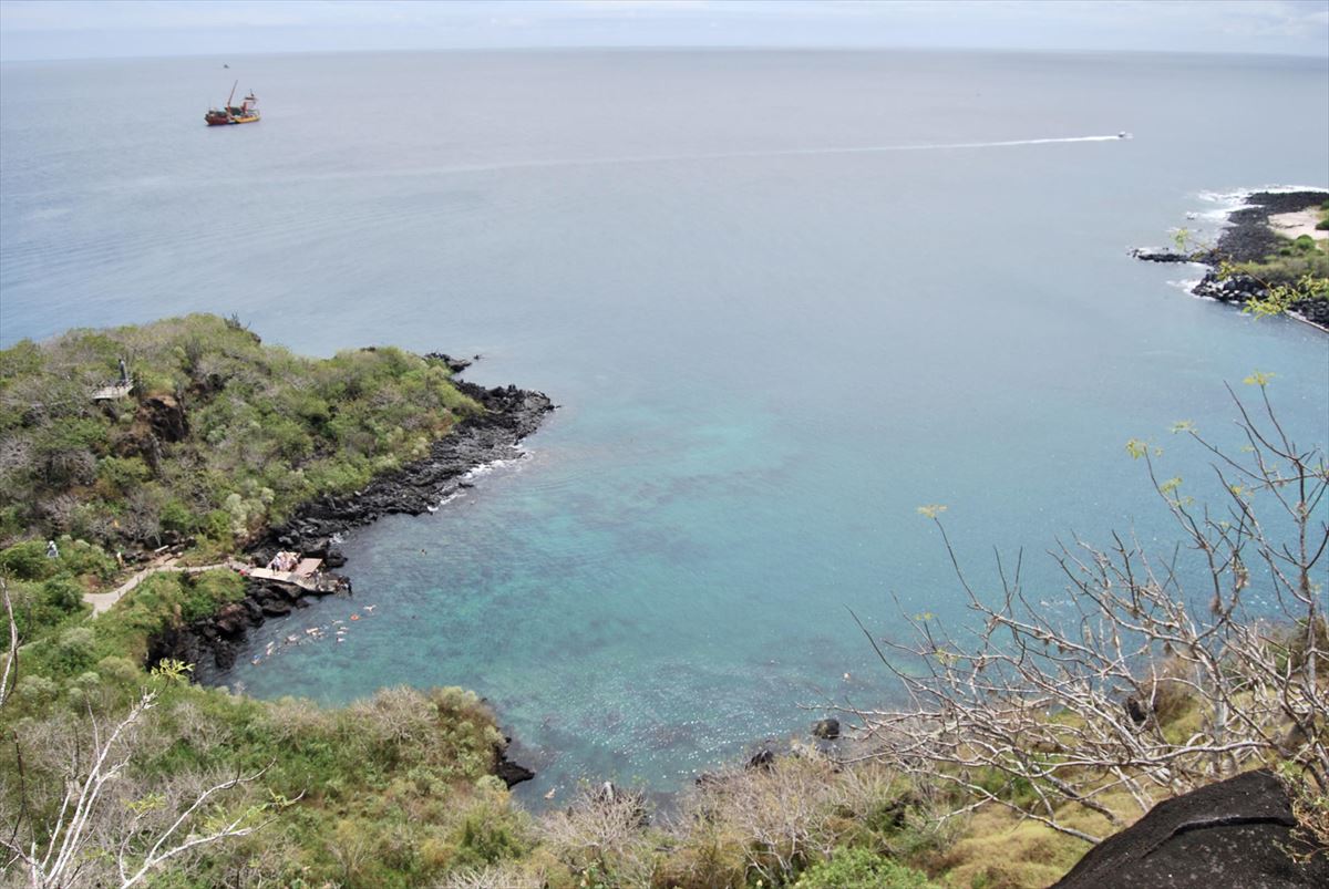 Fotografía de la bahía Tijeretas, en la isla de San Cristóbal, en los Galápagos (Ecuador). 