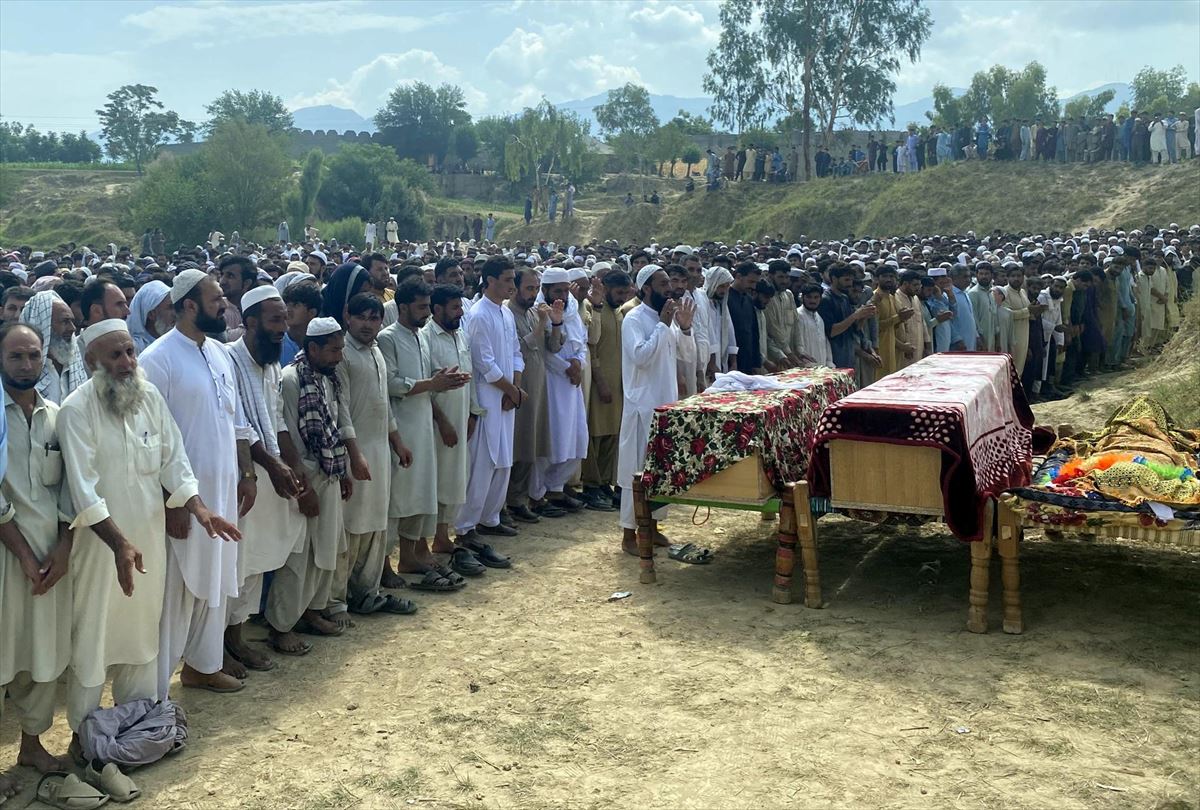 Funeral por algunas de las víctimas en el ataque