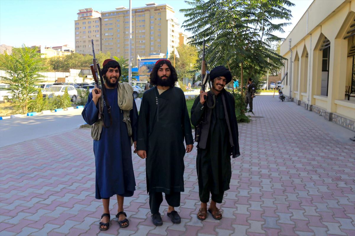 Talibanen segurtasun patruila Kabulgo kaleetan. Argazkia: EFE